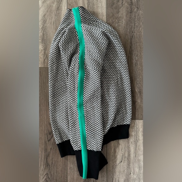 Cezele High Turtleneck Sweater Pullover Women’s Large Black White Chevron Stripe - Picture 7 of 11